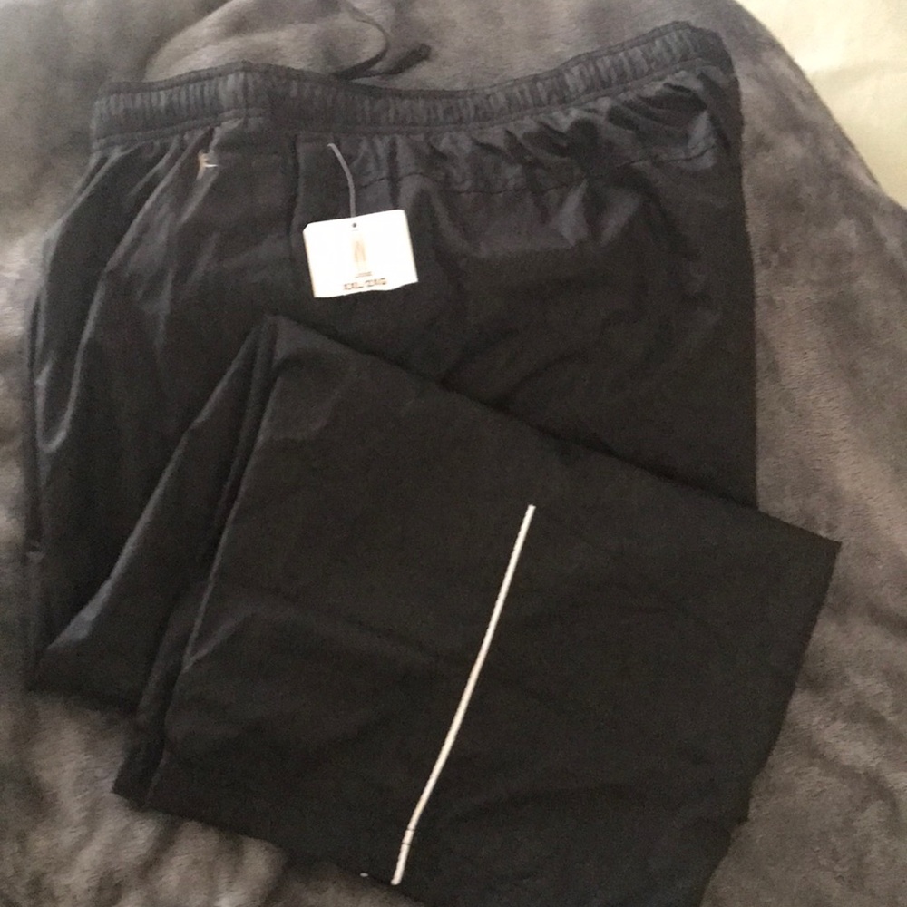 Danskin Now Capris